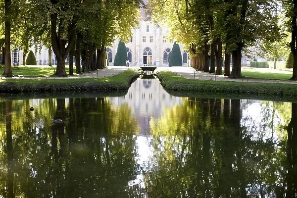 Park and pond, Royaumont Abbey, Asnieres-sur-Oise, Val d Oise, France, Europe