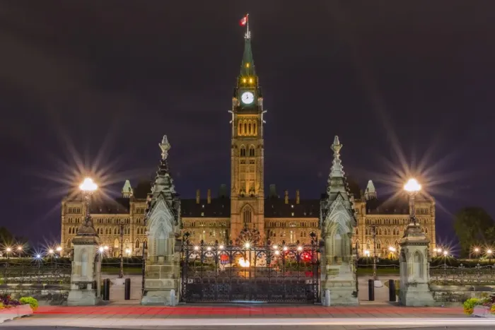 Framed Print : Parliament Hill and the capital Parliament Building, Ottawa, Ontario, Canada, North America Framed Print : Parliament Hill and the capital Parliament Building, Ottawa, Ontario, Canada, North America