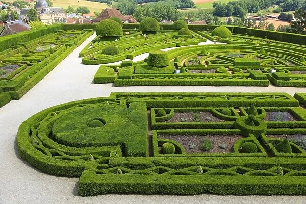 Patterned garden of the castle grounds, Chateau de Hautefort, Dordogne Valley