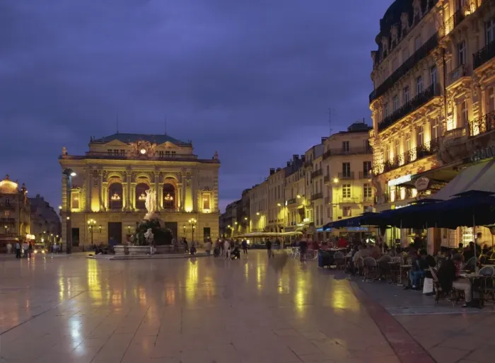 Framed Print : Pavement cafes on the Place de la Comedie and illuminated buildings in Montpellier Framed Print : Pavement cafes on the Place de la Comedie and illuminated buildings in Montpellier