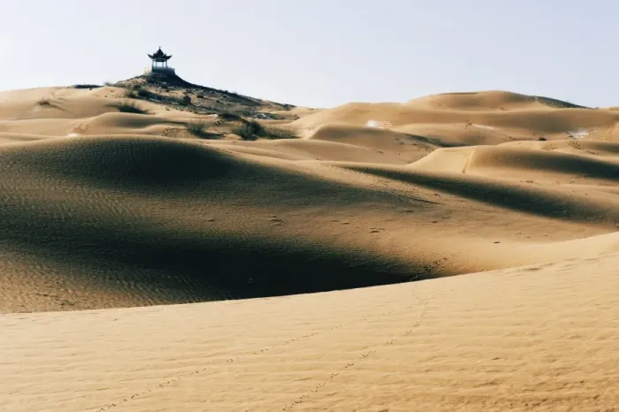 Framed Print : A pavilion at Tengger desert sand dunes in Shapotou near Zhongwei, Ningxia Province Framed Print : A pavilion at Tengger desert sand dunes in Shapotou near Zhongwei, Ningxia Province