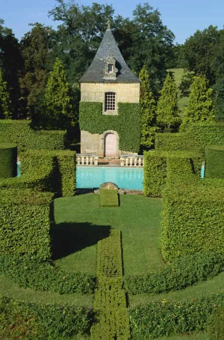 Framed Print : Pavillon de Repos and swimming pool, Les Jardins d Eyrignac, Dordogne