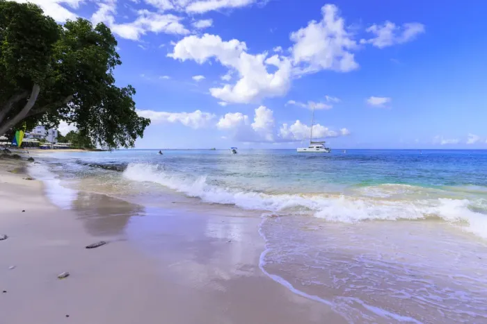 Framed Print : Paynes Bay, small boats off fine pale pink sand beach, turquoise sea Framed Print : Paynes Bay, small boats off fine pale pink sand beach, turquoise sea