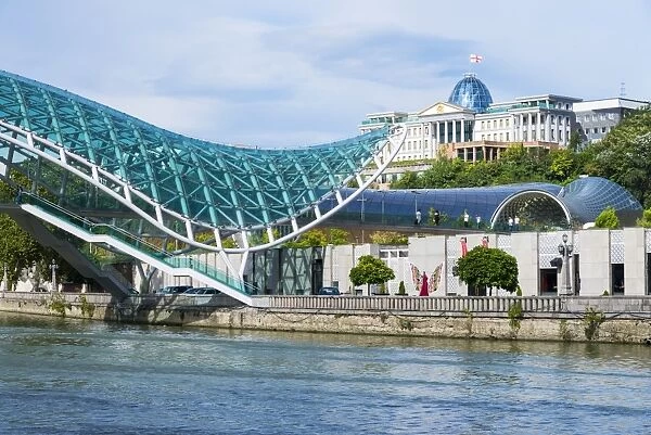 Peace Bridge over the Mtkvari River, designed by Italian architect Michele de Lucci