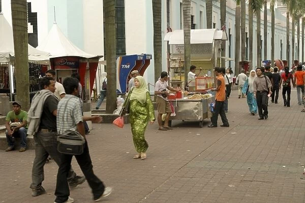 Pedestrians and foodstalls opposite Central Market
