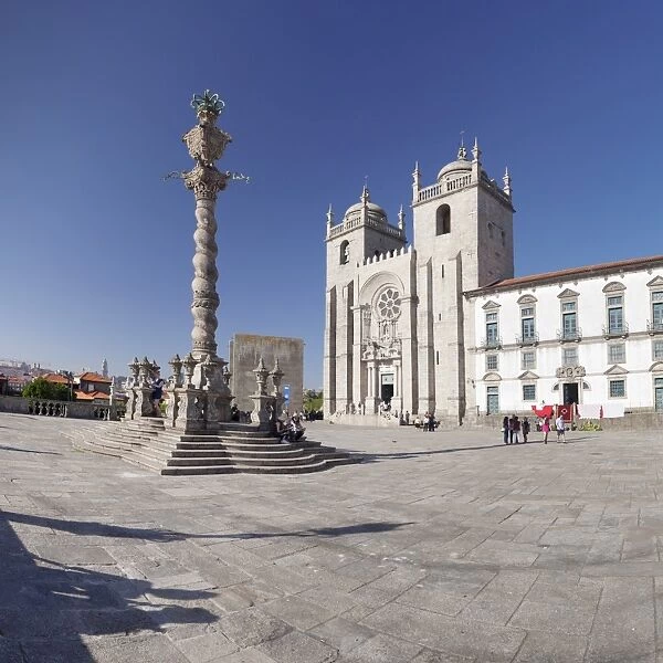 Pelourinho Column, Se Cathedral, Porto (Oporto), Portugal, Europe