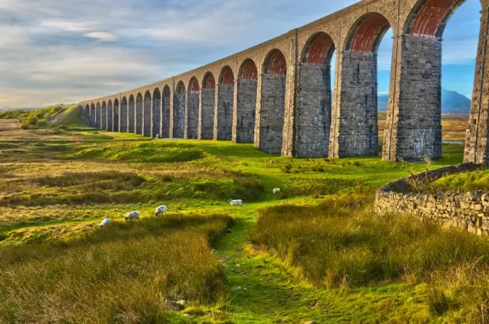 Framed Print : Pen-y-ghent and Ribblehead Viaduct on Settle to Carlisle Railway, Yorkshire Dales National Park, North Yorkshire, England, UK Framed Print : Pen-y-ghent and Ribblehead Viaduct on Settle to Carlisle Railway, Yorkshire Dales National Park, North Yorkshire, England, UK