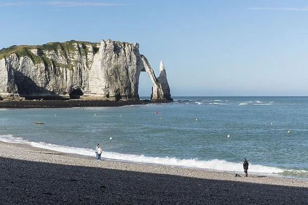 People on the beach and Porte d Aval in the background, Etretat, Normandy, France, Europe