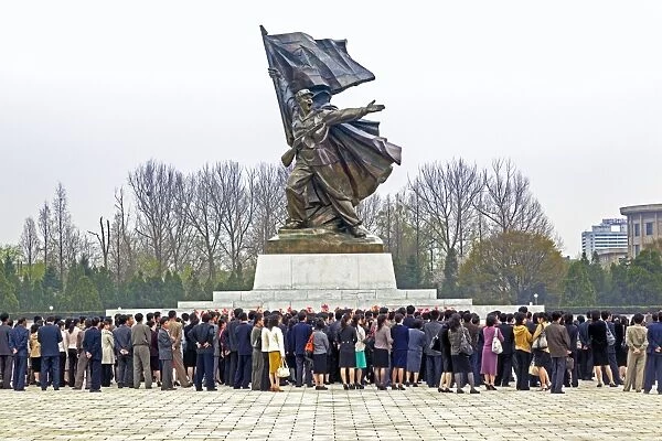 People coming to pay respects at the Monument to the Victorious Fatherland Liberation war, Pyongyang, Democratic Peoples Republic of Korea (DPRK), North Korea, Asia