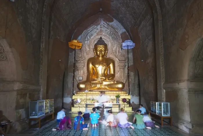 Framed Print : People praying, Htilominlo Pahto temple, Bagan (Pagan), Myanmar (Burma), Asia Framed Print : People praying, Htilominlo Pahto temple, Bagan (Pagan), Myanmar (Burma), Asia