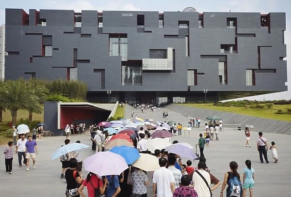 People queueing outside Guangdong Province Museum, Zhujiang New Town area