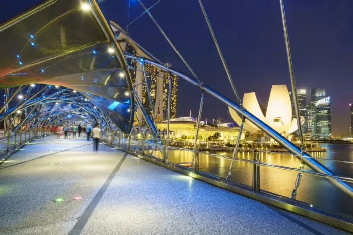 Framed Print : People strolling on the Helix Bridge towards the Marina Bay Sands and ArtScience Museum at night Framed Print : People strolling on the Helix Bridge towards the Marina Bay Sands and ArtScience Museum at night