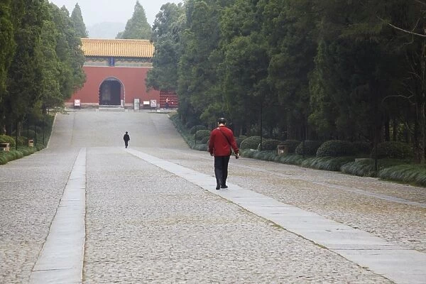 People walking towards gate of Ming Xiaoling, Ming dynasty tomb, UNESCO World Heritage Site