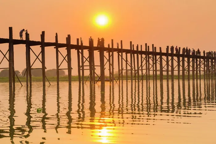 Framed Print : People walking on U-Bein bridge over Taung Tha Man Lake at sunset, Amarapura, Mandalay, Myanmar (Burma), Asia Framed Print : People walking on U-Bein bridge over Taung Tha Man Lake at sunset, Amarapura, Mandalay, Myanmar (Burma), Asia