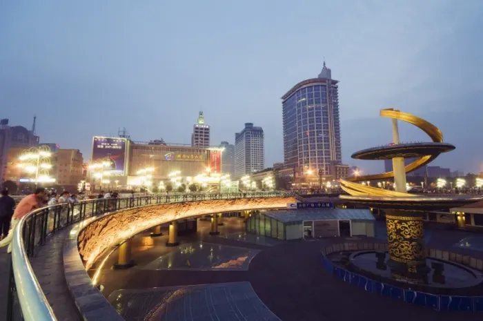 Framed Print : Peoples Square, Chengdu city center, Sichuan Province, China, Asia Framed Print : Peoples Square, Chengdu city center, Sichuan Province, China, Asia
