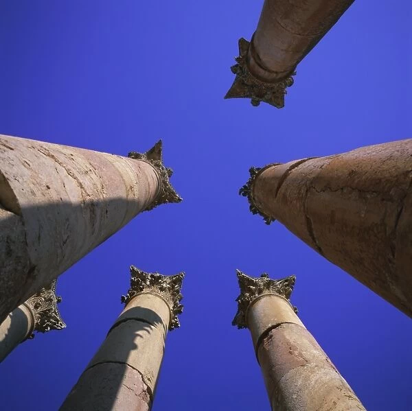 Peristyle of 13m tall columns