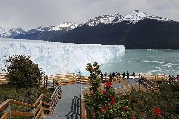 Perito Moreno Glacier on Lago Argentino, El Calafate, Parque Nacional Los Glaciares