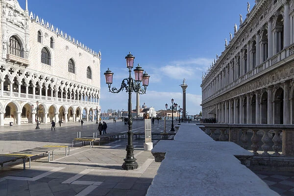 Perspective of the Doges Palace and the Marciana Library, Piazzetta San Marco, Venice, UNESCO World Heritage Site, Veneto, Italy, Europe