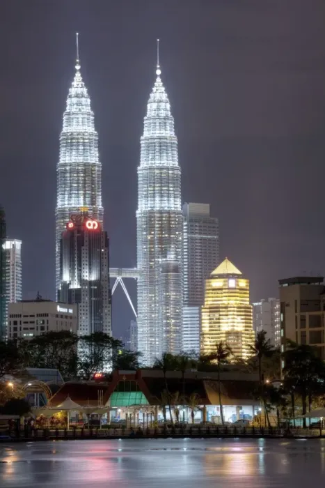 Framed Print : Petronas Towers dominate the Kuala Lumpur skyline, Titiwangsa in Kuala Lumpur, Malaysia, Southeast Asia, Asia Framed Print : Petronas Towers dominate the Kuala Lumpur skyline, Titiwangsa in Kuala Lumpur, Malaysia, Southeast Asia, Asia
