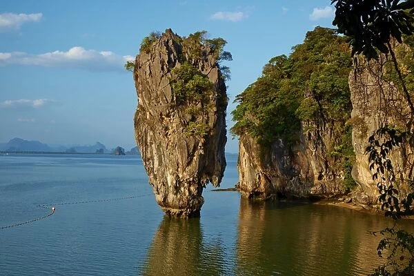 Phang Nga Bay, Ao Phang Nga National Park, Ko Khao Phing Kan Island, Ko Tapu Rock (James Bond Rock), Krabi Province, Thailand, Southeast Asia, Asia