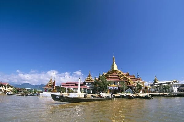 Phaung Daw-Oo Pagoda, Inle Lake, Shan State, Myanmar (Burma), Asia