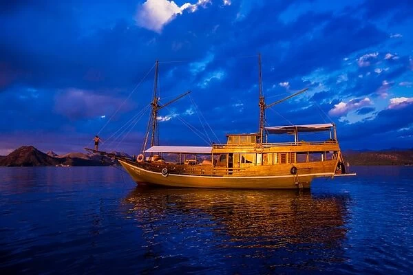 Phinisi fishing boat, Flores Island, Indonesia, Southeast Asia, Asia