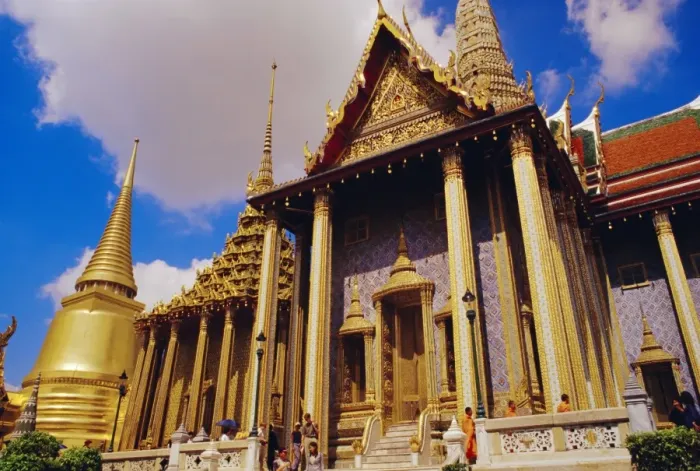 Framed Print : Phra Sri Ratana Golden Chedi and Phra Monhob buidling Framed Print : Phra Sri Ratana Golden Chedi and Phra Monhob buidling