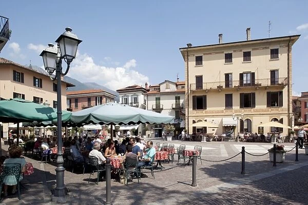 Piazza and cafe, Menaggio, Lake Como, Lombardy, Italy, Europe