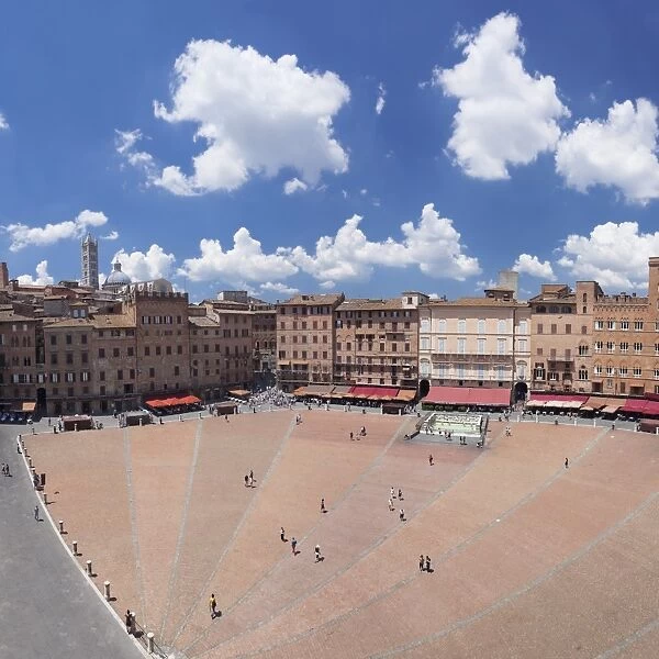 Piazza del Campo, Santa Maria Assunta Cathedral behind, Siena, UNESCO World Heritage Site