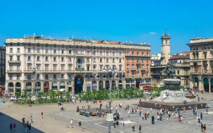 Framed Print : Piazza del Duomo, Milan, Lombardy, Italy, Europe Framed Print : Piazza del Duomo, Milan, Lombardy, Italy, Europe