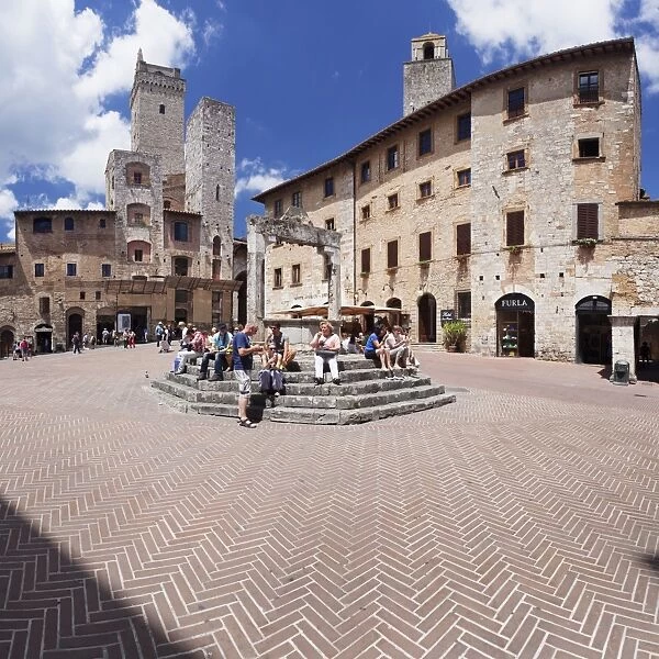 Piazza della Cisterna, San Gimignano, UNESCO World Heritage Site, Siena Province