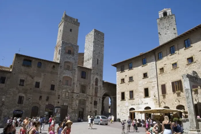 Framed Print : Piazza della Cisterna in San Gimignano, UNESCO World Heritage Site, Tuscany Framed Print : Piazza della Cisterna in San Gimignano, UNESCO World Heritage Site, Tuscany