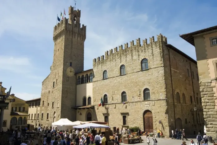 Framed Print : Piazza della Liberta and Antiquarian Fair, Town Hall Tower, Arezzo, Tuscany Framed Print : Piazza della Liberta and Antiquarian Fair, Town Hall Tower, Arezzo, Tuscany