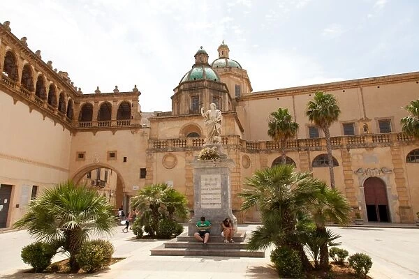 Piazza della Repubblica and Santissimo Salvatore Cathedral, Mazara del Vallo, Sicily, Italy, Europe