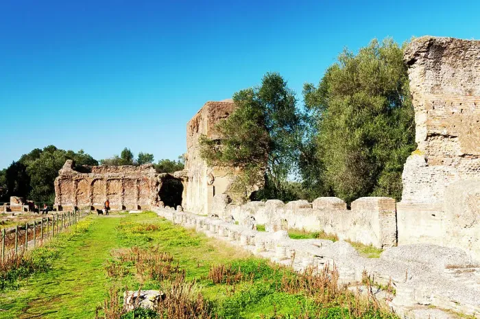 Framed Print : Piazza d'Oro (Golden Square), Hadrian's Villa, UNESCO World Heritage Site, Tivoli, Province of Rome, Latium (Lazio), Italy, Europe Framed Print : Piazza d'Oro (Golden Square), Hadrian's Villa, UNESCO World Heritage Site, Tivoli, Province of Rome, Latium (Lazio), Italy, Europe