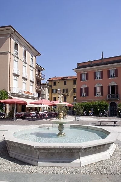 Piazza and fountain, Menaggio, Lake Como, Lombardy, Italy, Europe