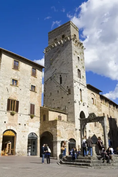 Framed Print : Piazza in San Gimignano, UNESCO World Heritage Site, Tuscany, Italy, Europe Framed Print : Piazza in San Gimignano, UNESCO World Heritage Site, Tuscany, Italy, Europe