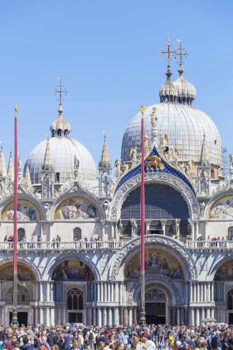Framed Print : Piazza San Marco (St. Marks Square) with many tourists in front of the Basilica di San Marco Framed Print : Piazza San Marco (St. Marks Square) with many tourists in front of the Basilica di San Marco