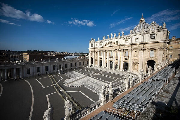 Empty Piazza San Pietro in the Vatican, UNESCO World Heritage Site, Rome, Lazio, Italy, Europe