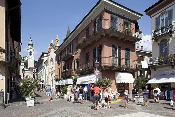Piazza and street scene, Menaggio, Lake Como, Lombardy, Italy, Europe