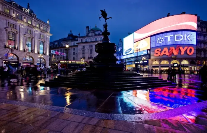 Framed Print : Piccadilly Circus, London, England, United Kingdom, Europe Framed Print : Piccadilly Circus, London, England, United Kingdom, Europe