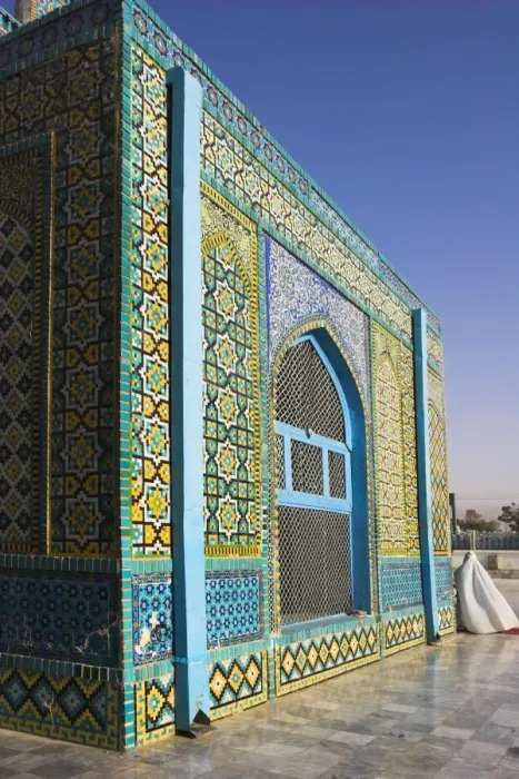 Framed Print : Pilgrim at the Shrine of Hazrat Ali, Mazar-i-Sharif, Balkh, Afghanistan, Asia Framed Print : Pilgrim at the Shrine of Hazrat Ali, Mazar-i-Sharif, Balkh, Afghanistan, Asia