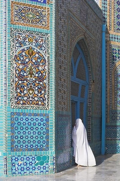 Pilgrim at the Shrine of Hazrat Ali, Mazar-i-Sharif, Balkh, Afghanistan, Asia