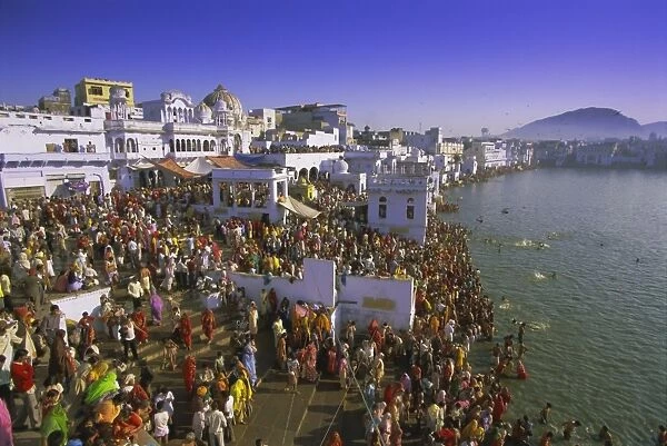 Pilgrims at the annual Hindu pilgrimage to holy Pushkar Lake