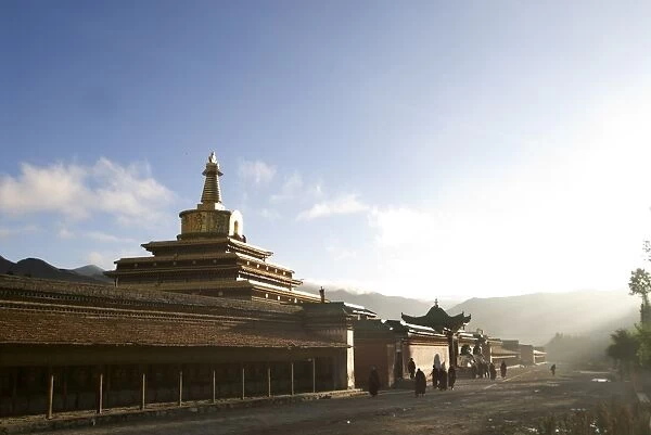 Pilgrims at dawn, Xiahe monastery, Xiahe, Gansu, China, Asia