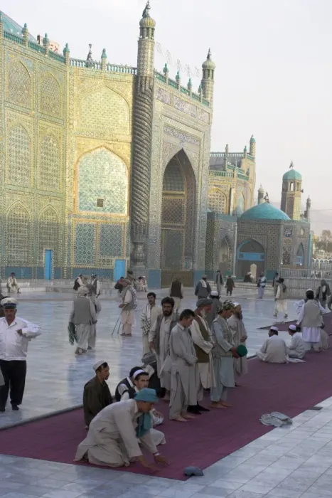 Framed Print : Pilgrims outside the Shrine of Hazrat Ali, who was assissinated in 661 Framed Print : Pilgrims outside the Shrine of Hazrat Ali, who was assissinated in 661
