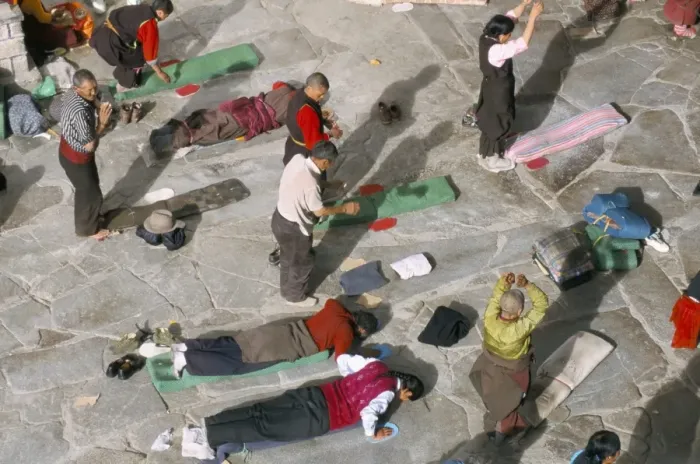 Framed Print : Pilgrims prostrating in front square, Jokhang Buddhist temple, Lhasa, Tibet, China, Asia Framed Print : Pilgrims prostrating in front square, Jokhang Buddhist temple, Lhasa, Tibet, China, Asia