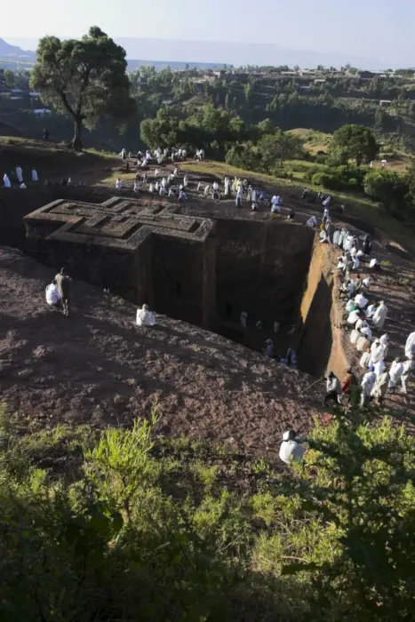 Framed Print : Pilgrims wearing traditional gabi (white shawls) at festival at the rock hewn monolithic church of Bet Giyorgis (St. George s), Lalibela, UNESCO World Heritage Site Framed Print : Pilgrims wearing traditional gabi (white shawls) at festival at the rock hewn monolithic church of Bet Giyorgis (St. George s), Lalibela, UNESCO World Heritage Site