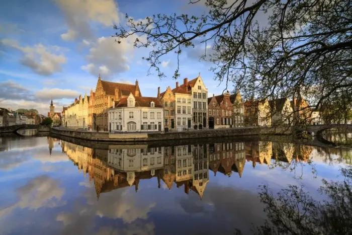 Framed Print : Pink clouds at dawn on the Belfry and historic buildings reflected in the typical canal Framed Print : Pink clouds at dawn on the Belfry and historic buildings reflected in the typical canal