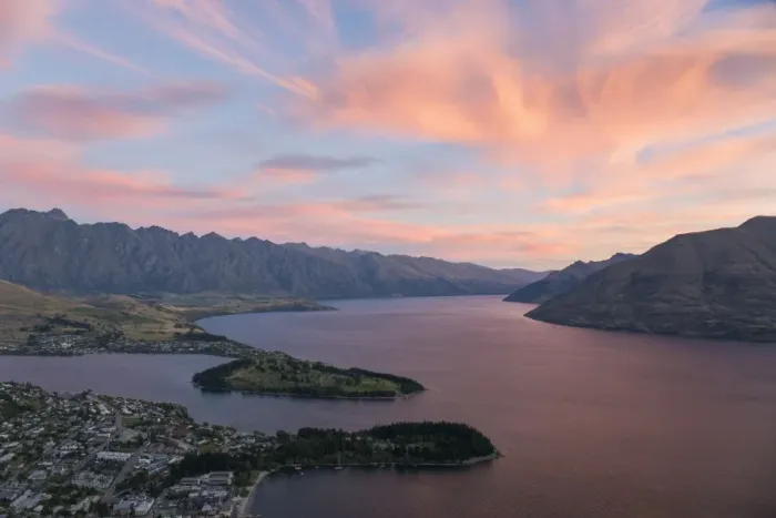 Framed Print : Pink clouds over Lake Wakatipu and the Remarkables, dusk, Queenstown, Queenstown-Lakes district Framed Print : Pink clouds over Lake Wakatipu and the Remarkables, dusk, Queenstown, Queenstown-Lakes district